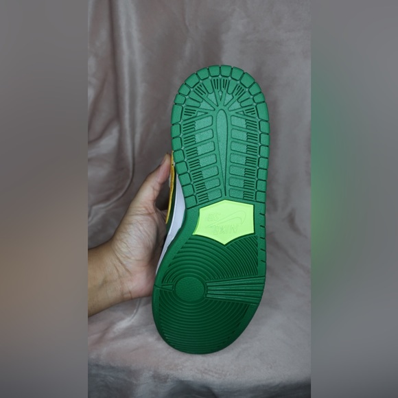 NIKE SB DUNKS LOW - BEN & JERRYS CHUNKY DUNKY - Picture 10 of 10